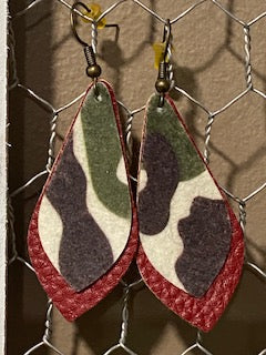 Pointed leather teardrop-camo/red