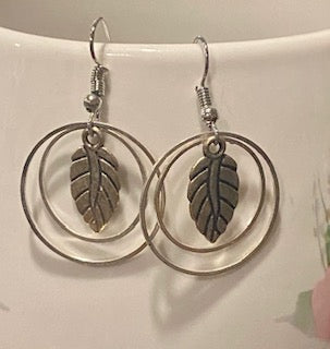 Small silver double hoop with leaf