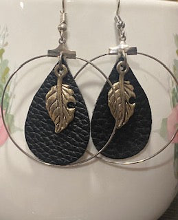 Large hoop with black leather and leaf